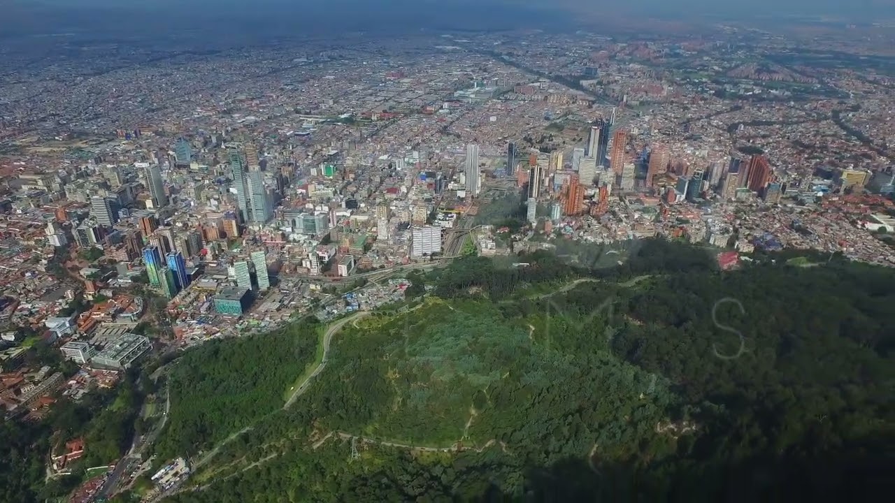 Bella vista de Bogotá desde Monserrate en Colombia 02