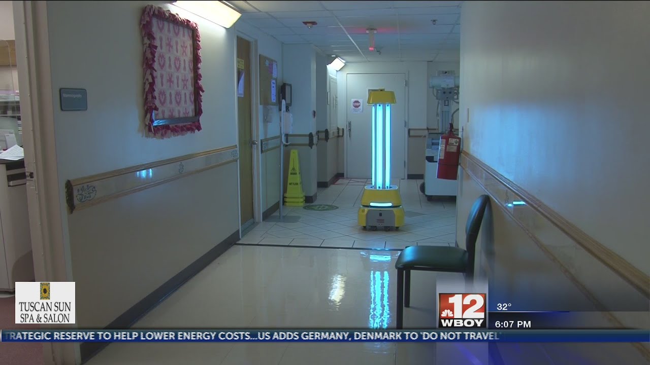 Yoo-Vee robot helps clean hospitals