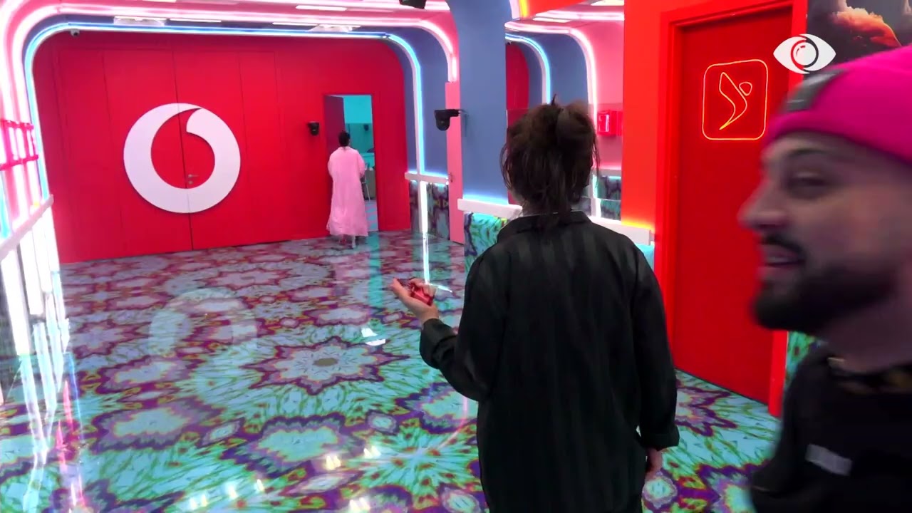 Gjesti tërheq mënjan Rozanën të diskutojnë planin, ndërhyn Gerta: Merre me të mira pekinezin tënd