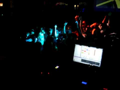 Junior Lopez // Flug Live @ City Hall Play's RANDOM