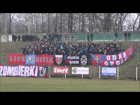 Doping kibiców Odry Opole i Polonii Bytom na meczu w Szombierkach