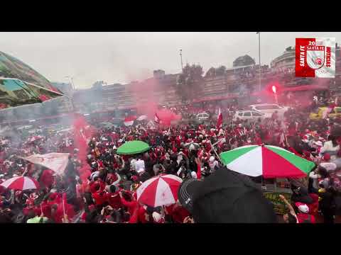 RECIBIMIENTO AL BUS DE SANTA FE🔴🤍 Previa Final IDA🦁