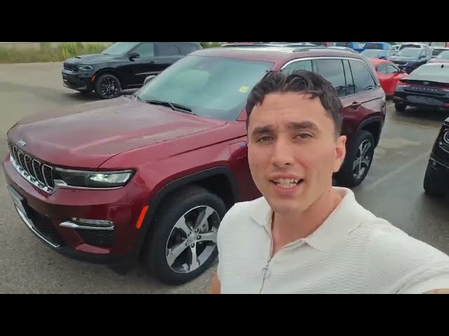2023 Jeep Grand Cherokee 4xe Plug In Hybrid | Rear Screens |... in Cars & Trucks in Kitchener / Waterloo
