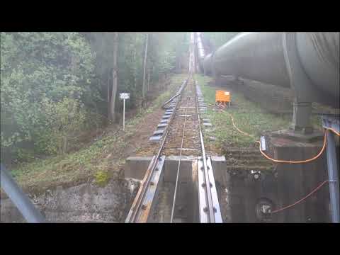 Standseilbahn 1996.01 Condémines - La Péroua Bergfahrt im Regen - funiculaire de la conduite forcée