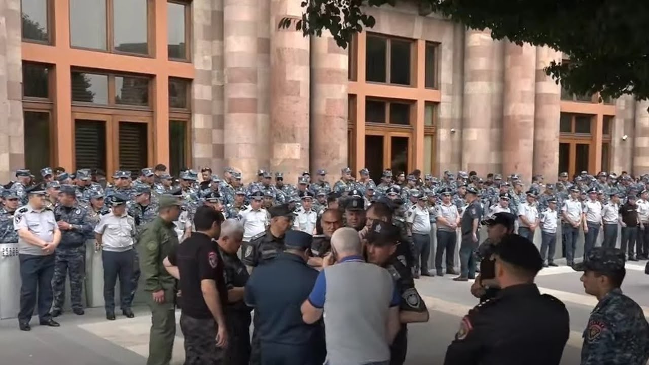 #Ուղիղ. Անհետ կորածների հարազատների բողոքի ակցիան կառավարության մոտ