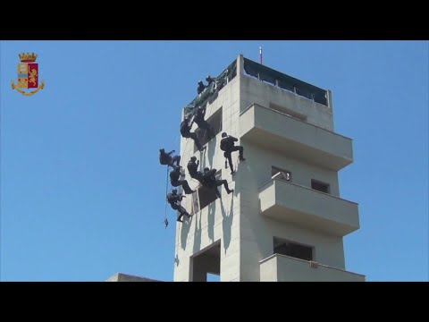 Quarant'anni di Nocs: così si addestrano le forze speciali della polizia