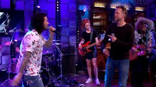 Kraantje Pappie en Diggy Dex swingen met 'Allez' - RTL LATE NIGHT