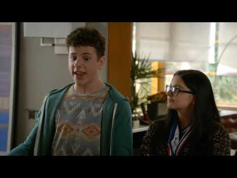 Modern Family : Alex and Luke's Award | STS