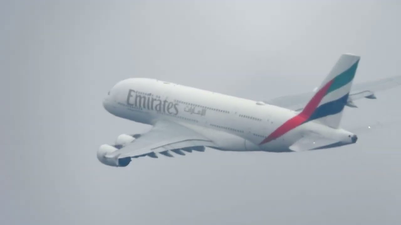 Emirates Airbus A380 with STUNNING UpClose Bank Angle at ZURICH Airport 4K