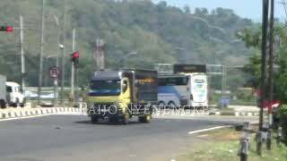Download lagu Bus Tronton SUDIRO TUNGGA JAYA Feat pasukan Pelari cepatnya mp3