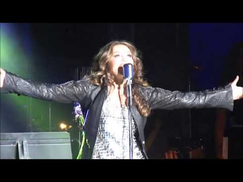 Thalia Viva Tour NY - Equivocada e Ensiname a vivir