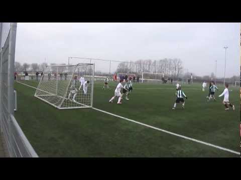 Owen Hol (Tricht E1) scoort weer, foutje keeper van Lekvogels (16 februari 2013)