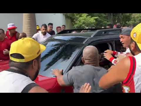 Hinchas furiosos con los jugadores de Flamengo ... pero con De Arrascaeta 🇺🇾 todo Ok