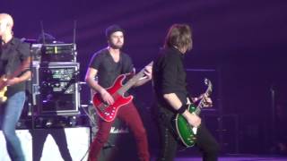 Modà - Assolo, Dimmelo, Mamma dice sempre,Vittima - Milano Mediolanum Forum - 06 03 2017