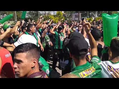 "Entrada de la banda - Chicago vs Chacarita (2019)" Barra: Los Pibes de Chicago • Club: Nueva Chicago