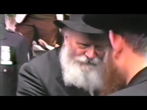 Stunning Footage of the Rebbe Leaving the Lag B’Omer Parade, 5744