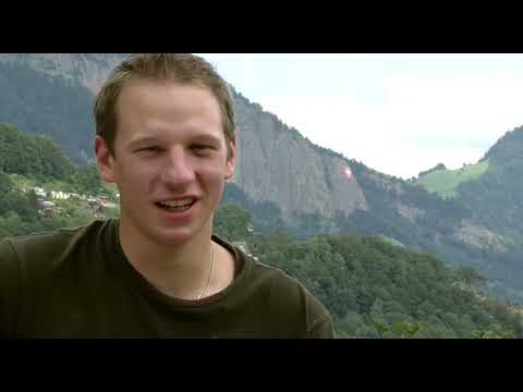 Herstellung und Montage der Schweizerfahne am Felsen oberhalb Vitznau