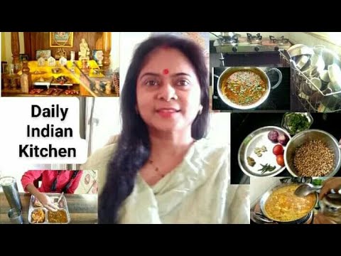 DAILY INDIAN MOM KITCHEN ROUTINE 2019| Lunch Routine in Hindi| Kitchen Cleaning Routine| MATKI SABJI Video