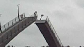 preview picture of video 'Two Norwegians jumping from a drawbridge'