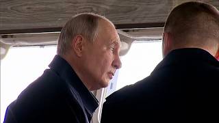 Putin, Rus donanmasının Sahalin açıklarındaki tatbikatlarını izledi