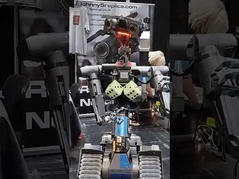 Johnny 5 replica at the NEC Birmingham #makerscentral #animatronics #crafts #robot #animatronics