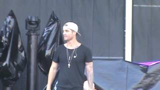 Brett Young -  Sleep Without You @ Country USA 2017