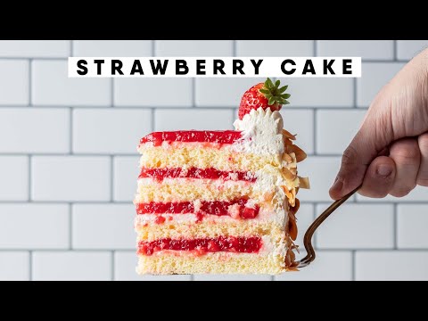 How to Layer a Strawberry Cake with Cream and Coulis