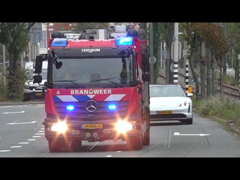 Brandweer Den Haag-centrum, 15-7830 met spoed naar ongeluk Tram in Den Haag