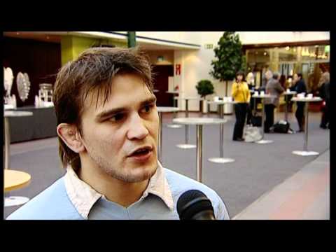 Painija Jarkko Ala-Huikku urheilija-apurahojen jakotilaisuudessa 10.1.2011