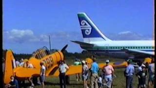 preview picture of video 'Boeing 737 in old Air New Zealand livery Hamilton 1993.'