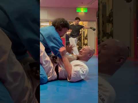 【武道】その腕、下から取れます。クローズドガード腕ひしぎ【格闘技】 #空道 #腕ひしぎ十字固め #クローズドガード #寝技 #格闘技 #武道 #柔術 #グラップリング #shorts