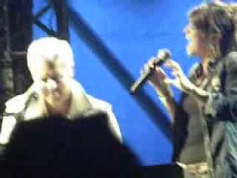 Claudio Baglioni  & Alessandra Amoroso SE STASERA SONO QUI    Live Lampedusa O'scià 2012