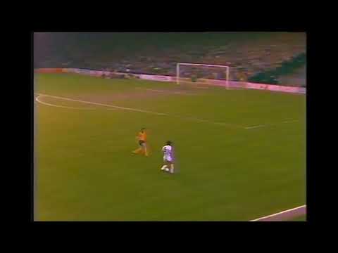 RICKY VILLA GOAL FOR TOTTENHAM HOTSPUR AT WOLVES IN 1981 MOLINEAUX STADIUM IN THE BLACK COUNTRY