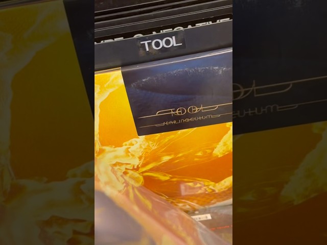 Vídeo relacionado con Fear Inoculum. Vinyl - 2021 New Number - 3 Disc Life Of - Wide/Black. [Vinilo]