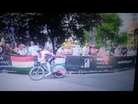 HERO JAN TRATNIK 🇸🇮 (BAHRAIN VICTORIOUS) ONE-HANDED CLIMBING 🚲🇮🇹 GIRO 2022 STAGE1