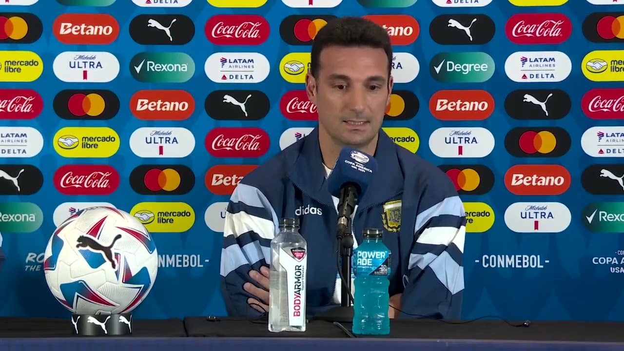 Lionel Scaloni se une al loco Bielsa y chancan a la conmebol por el estado de las Canchas.
