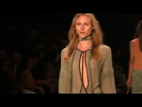 Sao Paulo Fashion Week presents 2017 spring and summer collection