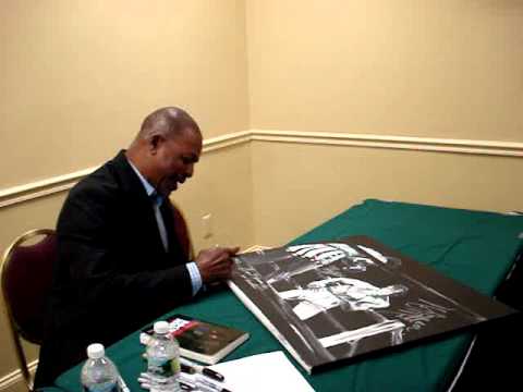 Carl Weathers Meets Rocky Impersonator, Mike Kunda