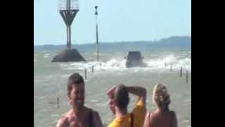 Inconscient qui se fait emporter par le courant en traversant le passage du Gois