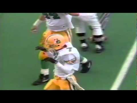 Oregon CB Muhammad Oliver blocks a punt vs. UW 10-26-1991
