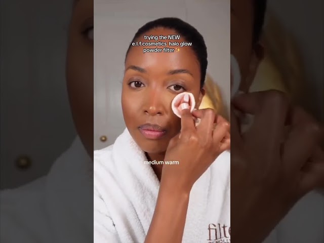 Vídeo relacionado con e.l.f., Halo Glow - Polvo fijador, sedoso, ligero, difuminado, suaviza, minimiza los poros y las líneas finas, crea un efecto de enfoque suave, medio, acabado semimate de 6,8 g