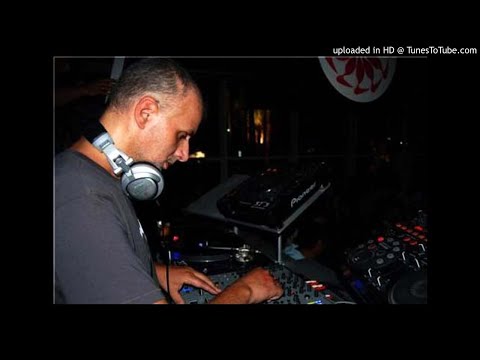 Flavio Vecchi @ Les Folies de Pigalle - Miss America 2004