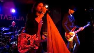 "Cables Cruzados" En PlantaBaja (Granada)