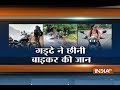 Deep pits and potholes of road takes life of two in Delhi and Mumbai