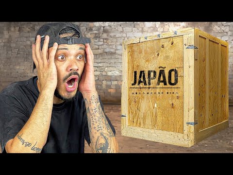 I opened a surprise box containing R$500.00 from Japan.