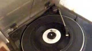 Nikis: La amenaza amarilla/Sangre en el museo de cera 2xEP A