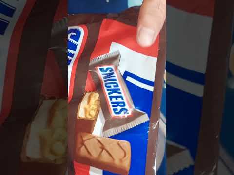 Snickers Minis Chocolates ASMR Video #shorts #chocolate #yummy #food #viral #trending #asmr #eating