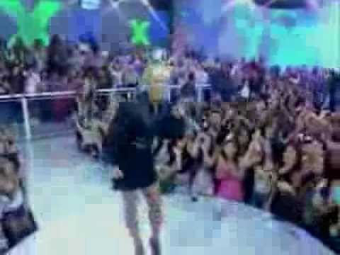 Xuxa e Abdullah cantam "Tá na Pista"