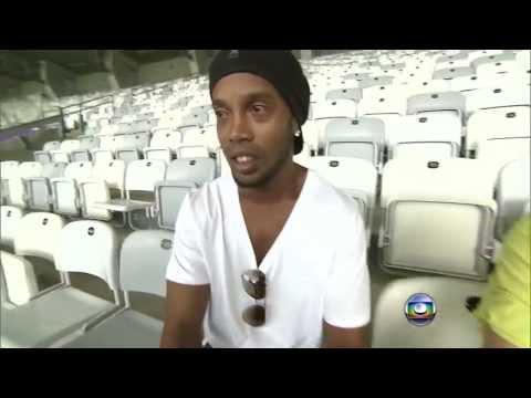 Ronaldinho Gaúcho revela que quase parou de jogar por causa da mãe