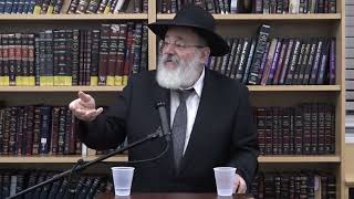 כאשר אביו של האדמו"ר נתן דרשה על חמישה אסר בשבעת ת'סת״ב, הרב נחם קפלן
